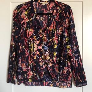 Multi color Blouse v neck w tucked bottom